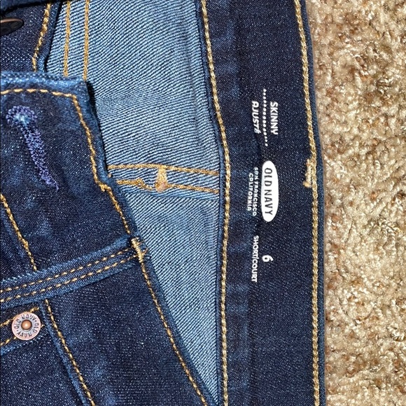 Old Navy Dark Wash Skinny Jeans - Picture 2 of 4
